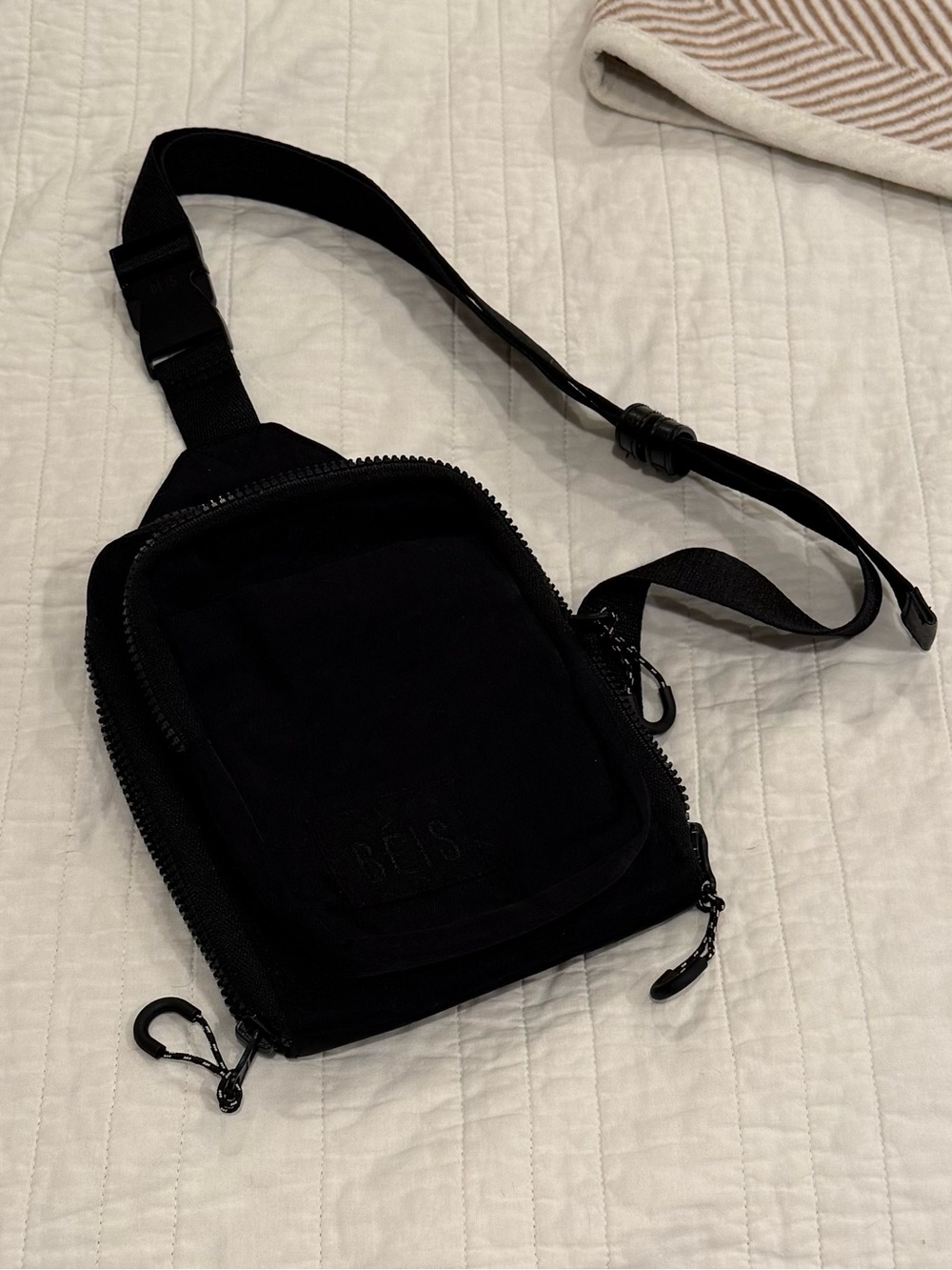 Like New Beis The Sports Sling in Black